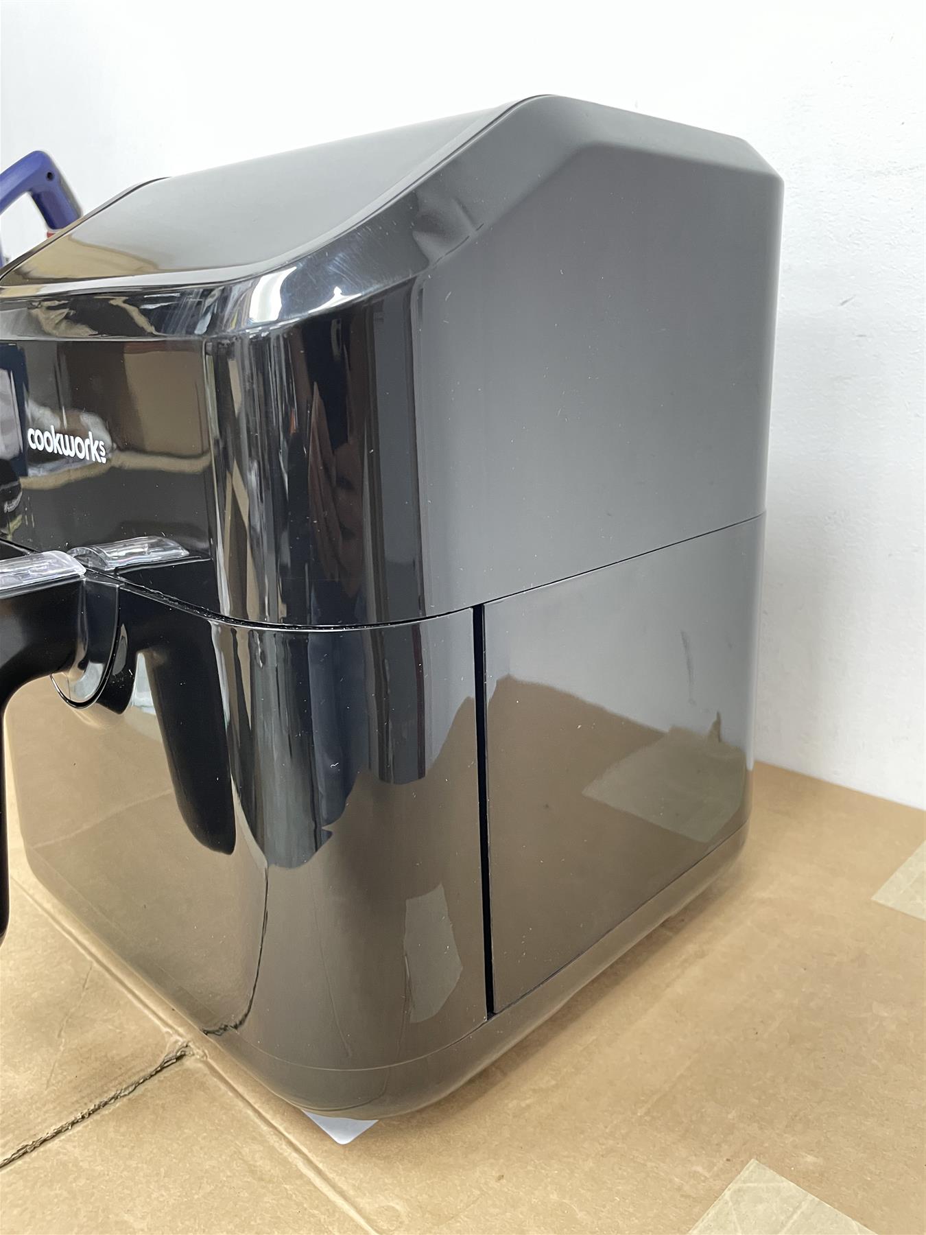 Cookworks 5L Air Fryer With 10 cooking programmes 1600 watts96D 5L Air Fryer-black