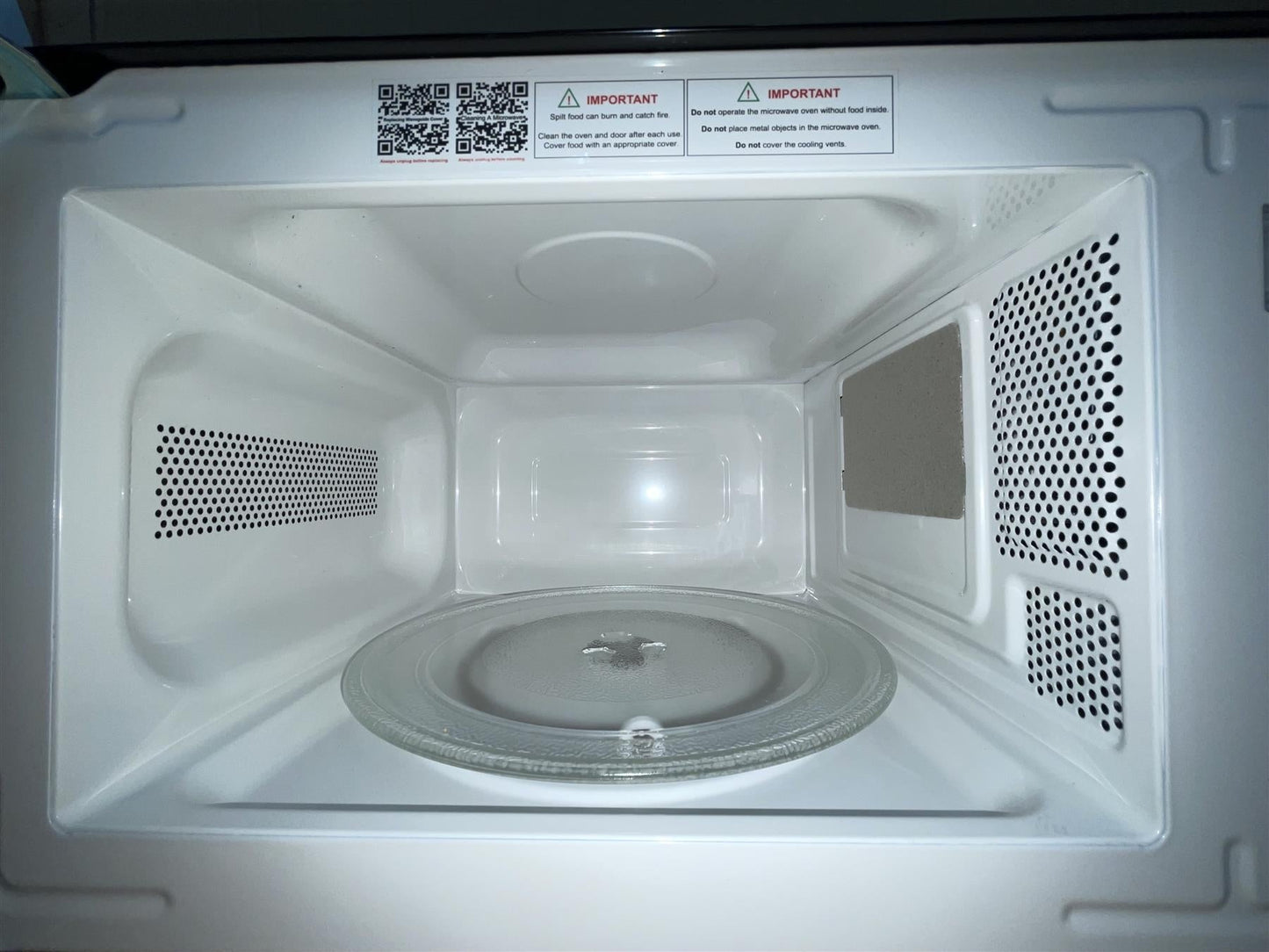 Cookworks 700W 17L Standard Microwave With Defrost option P70J17P-VB - Black