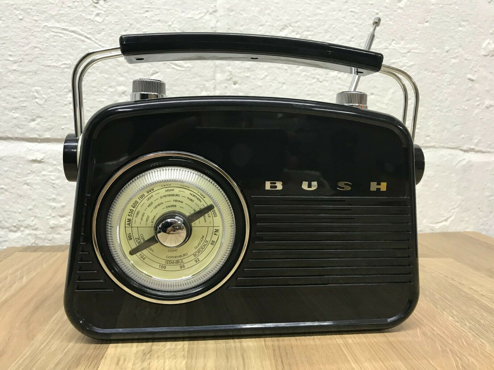 Bush Classic Mini Retro AM FM Radio Retro Vintage Portable Battery Mains Plug