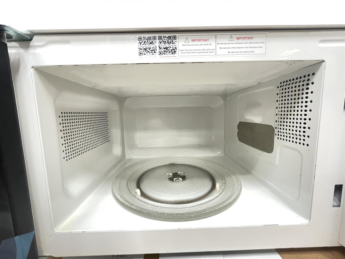 Cookworks Microwave OVEN EM7 700W Standard KITCHEN FOOD REHEAT DEFROST WHITE