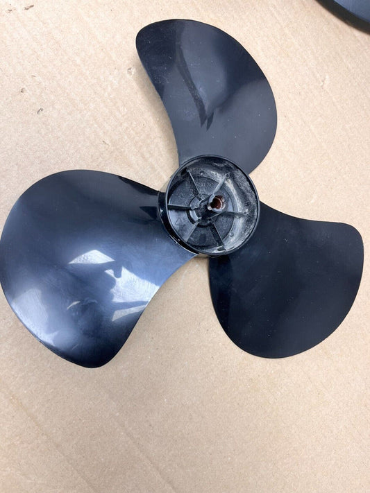 Challenge 12 Inch Oscillating Desk Fan - Black OSC desk fan 3 blades fan