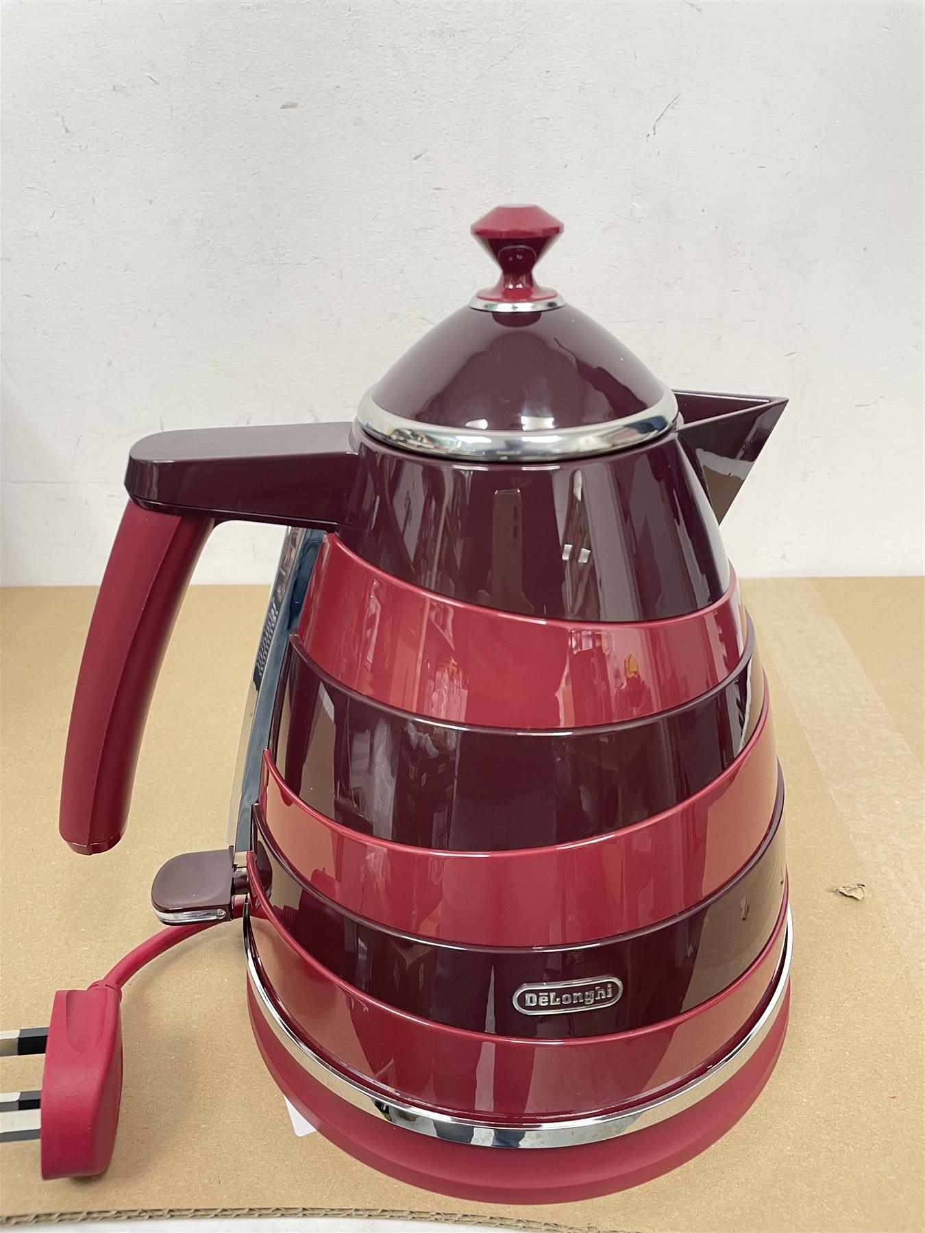 De'Longhi Avvolta Class Jug Kettle, Plastic, 1.7 Litre, 3000W, Red - KBAC3001R