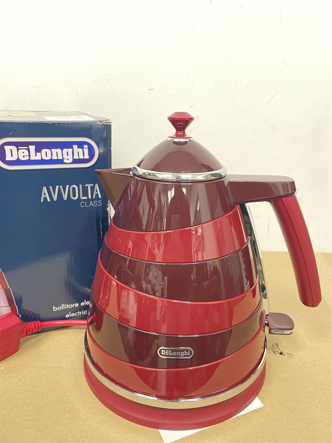 De'Longhi Avvolta Class Jug Kettle, Plastic, 1.7 Litre, 3000W, Red - KBAC3001R