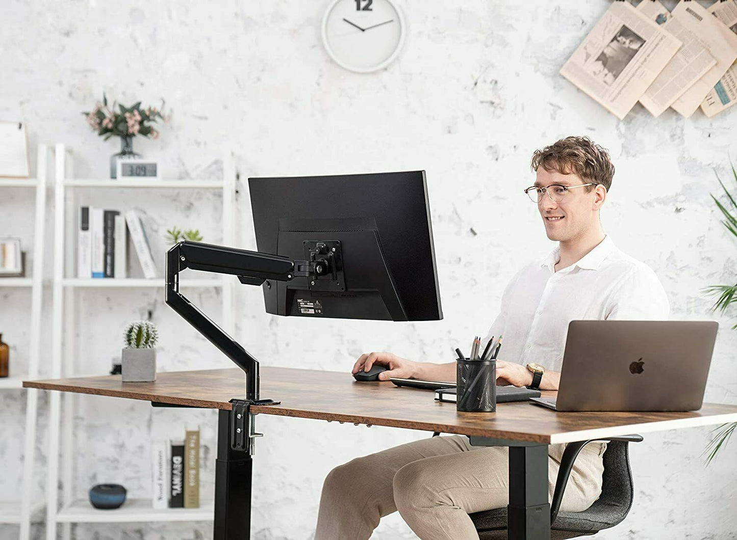 Single Arm Gas Spring Monitor Desk Mount – 13–32” Screen (VESA 75x75 / 100x100)
